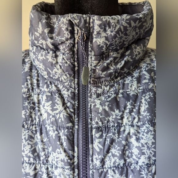 Columbia Blue Women's Vest Size Large - Light, Warm, Packable, Floral, Pockets - Picture 8 of 10